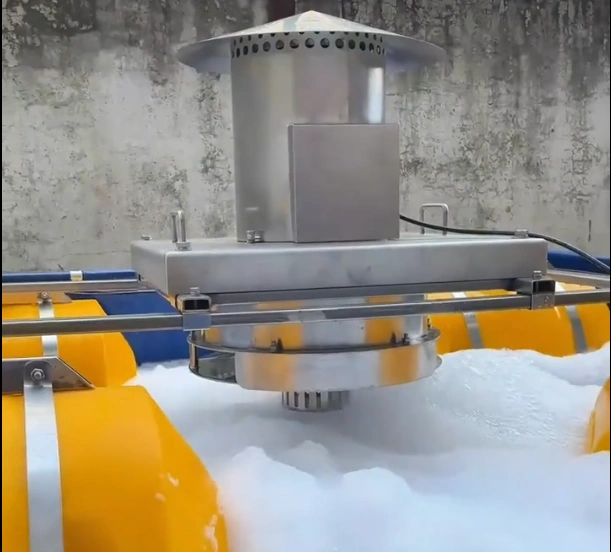 Floating foam breaker at an electroplating bath