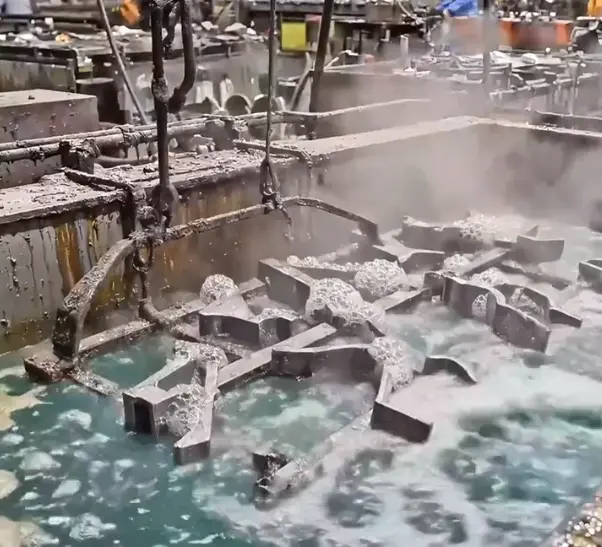 Foam on an electroplating bath