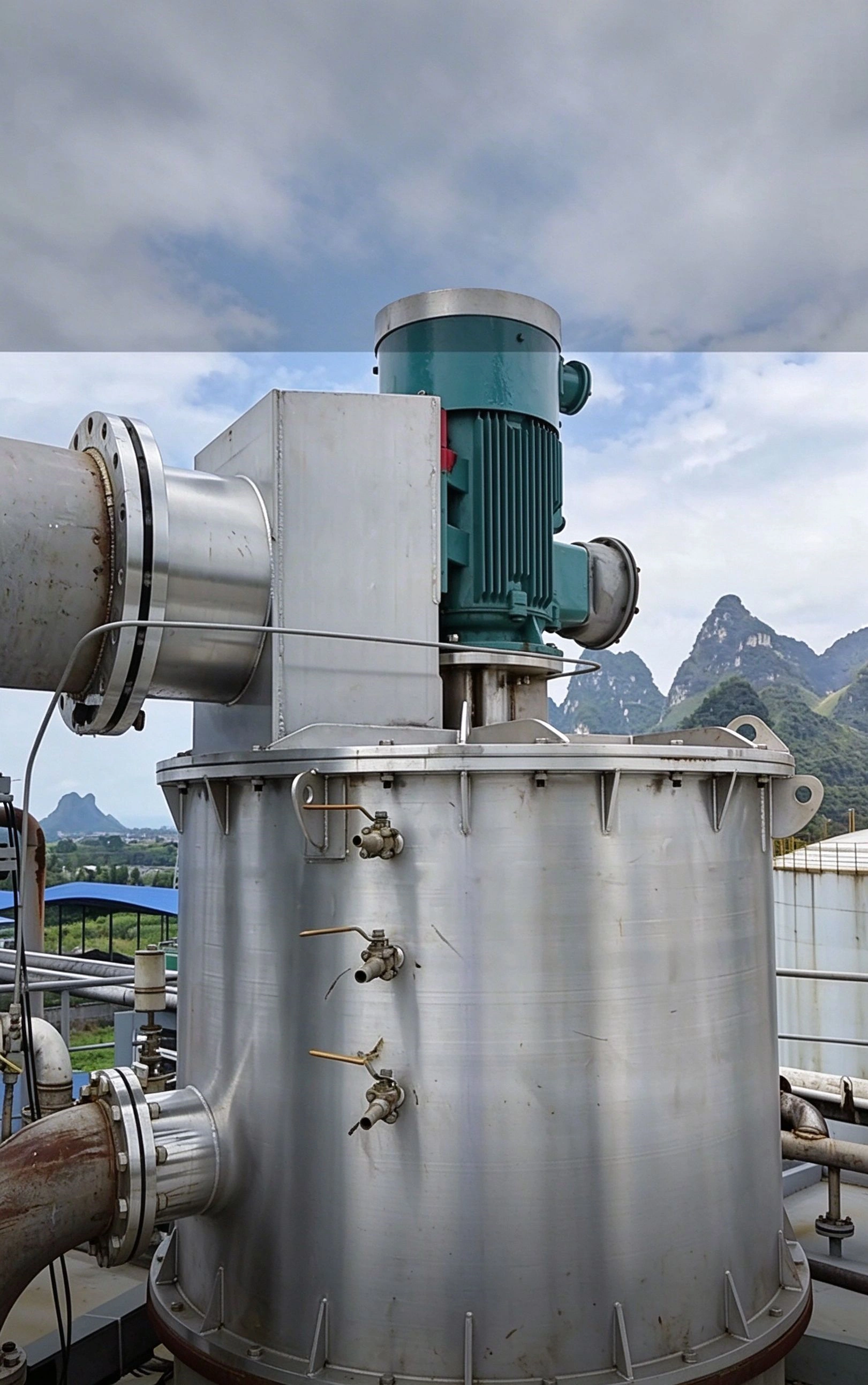 FGD desulfurization foam breaker installation at a power plant